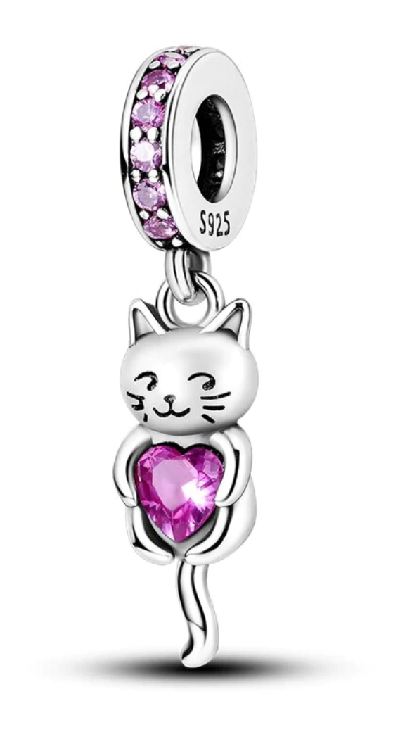 Bringing Good Luck: The Benefits of Wearing a Lucky Cat Charm